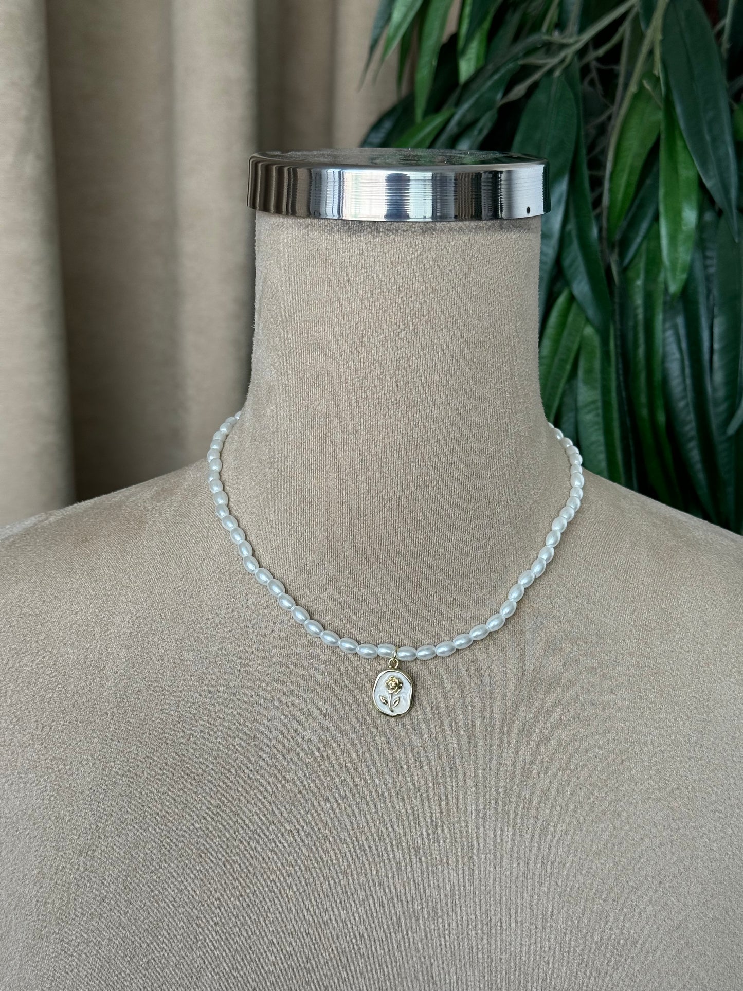 Elegant Pearl Necklace with Gold Floral Pendant – A Touch of Grace