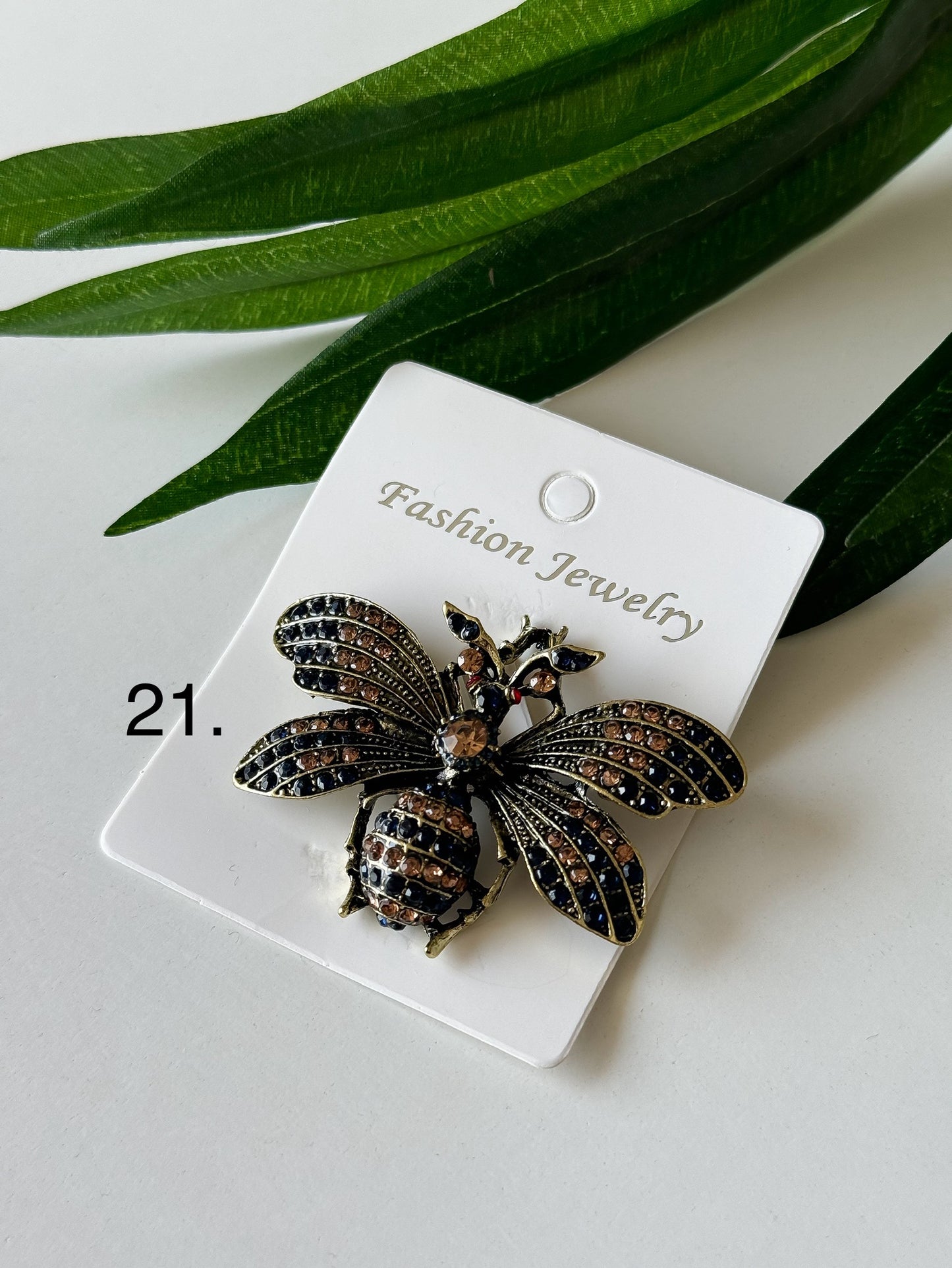 Elegant Brooch 1 Pcs – Timeless Accessories for Every Style