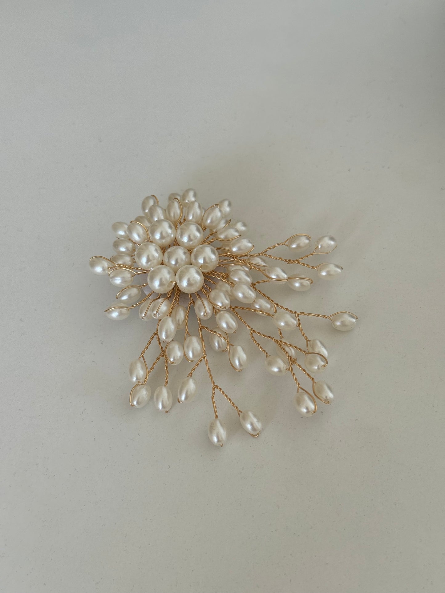 Elegant pearl brooch m