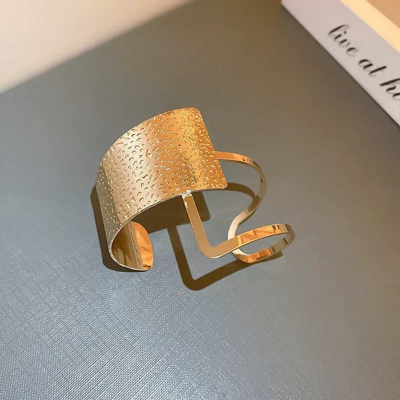 Elegant Gold Bracelet