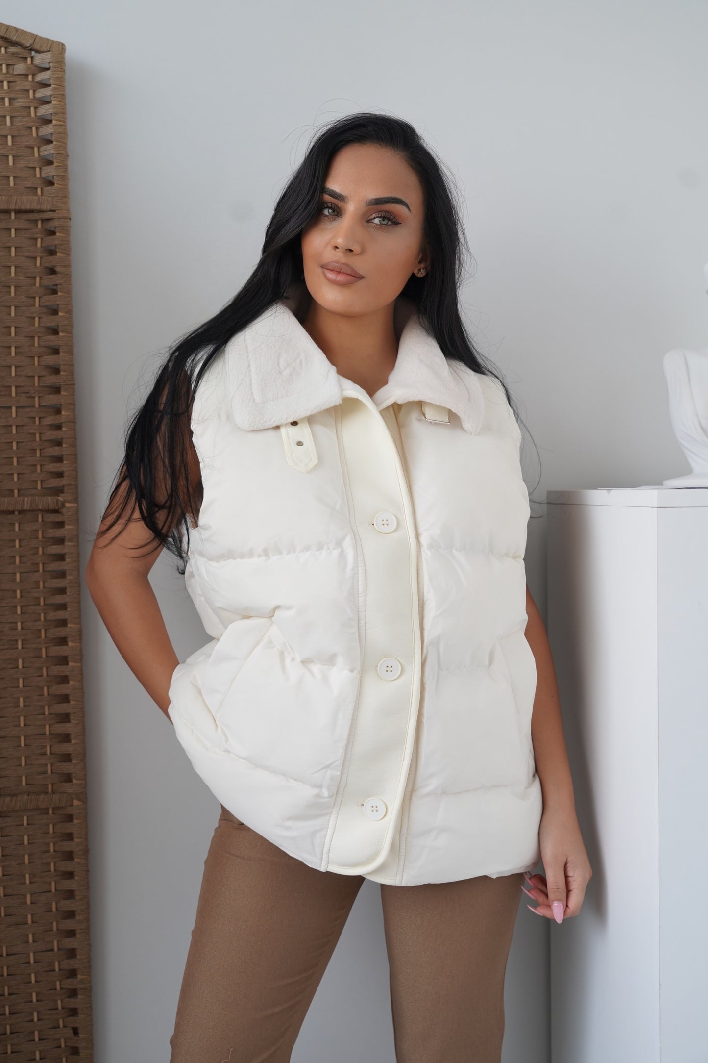 Trendy cream vest made from soft, warm fabric, ideal for chilly autumn and winter days.