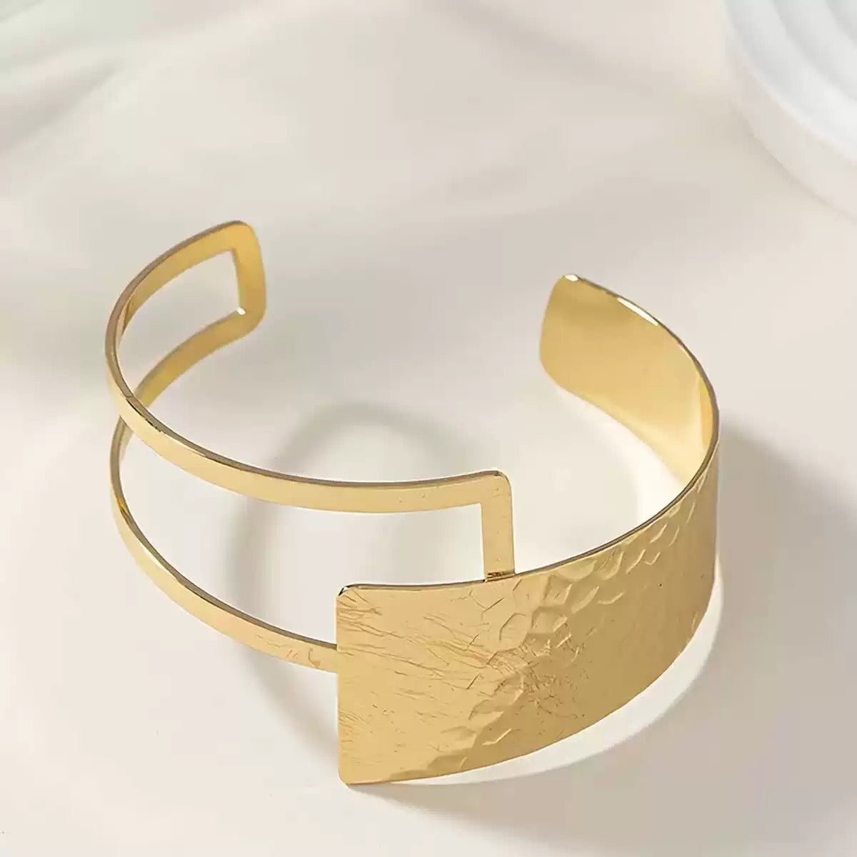 Elegant Gold Bracelet