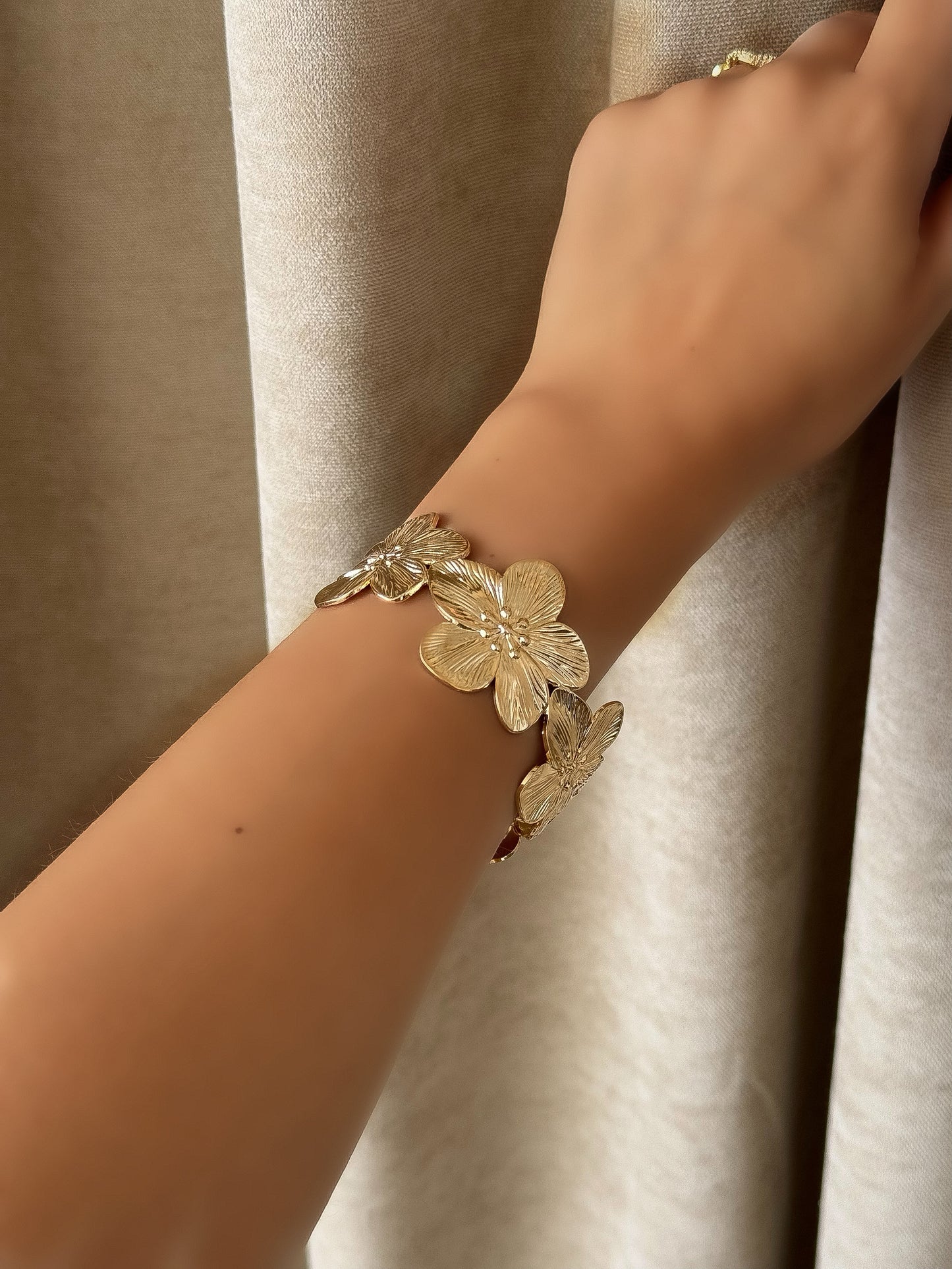Elegant Gold Flower Bracelet
