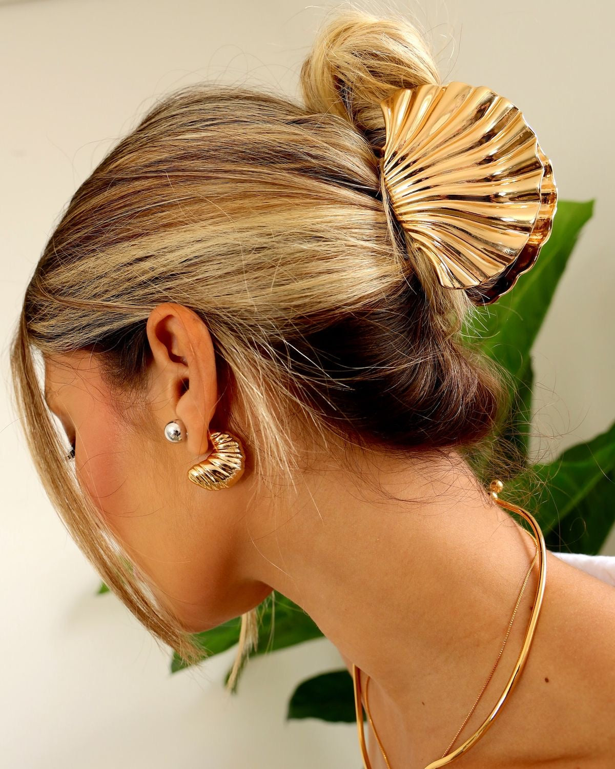 Gold Shell Hair Claw Clip