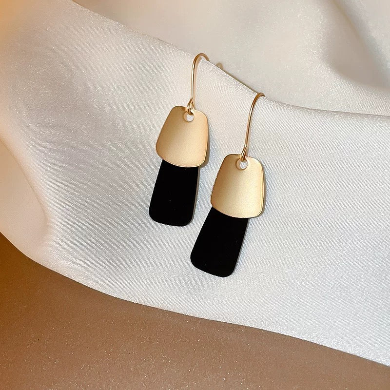 Black & Gold-Plated Scale
Drop Earring