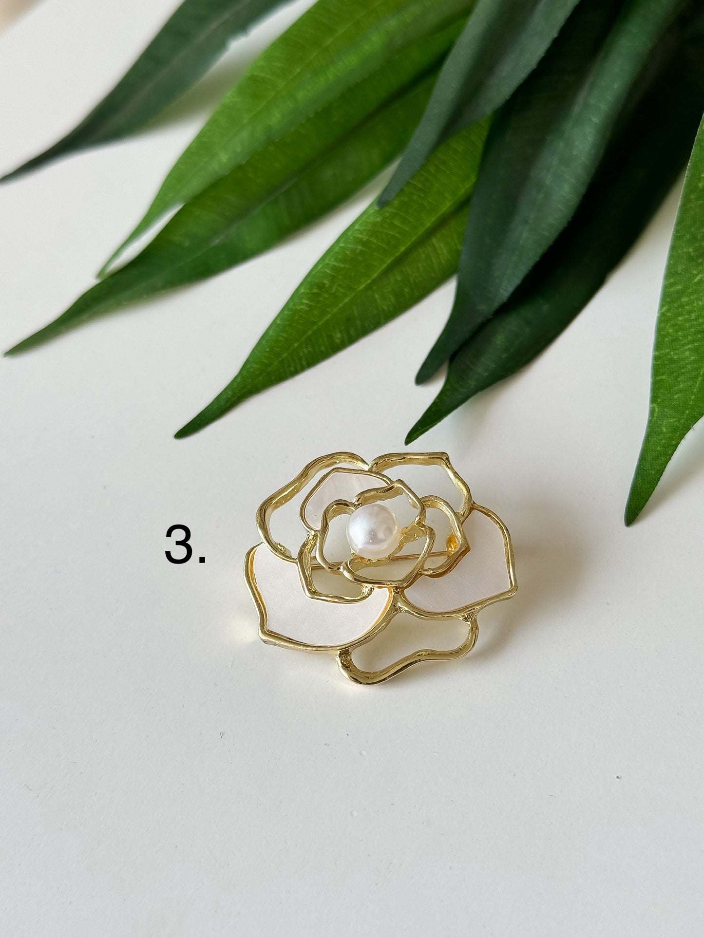 Elegant Brooch 1 Pcs – Timeless Accessories for Every Style