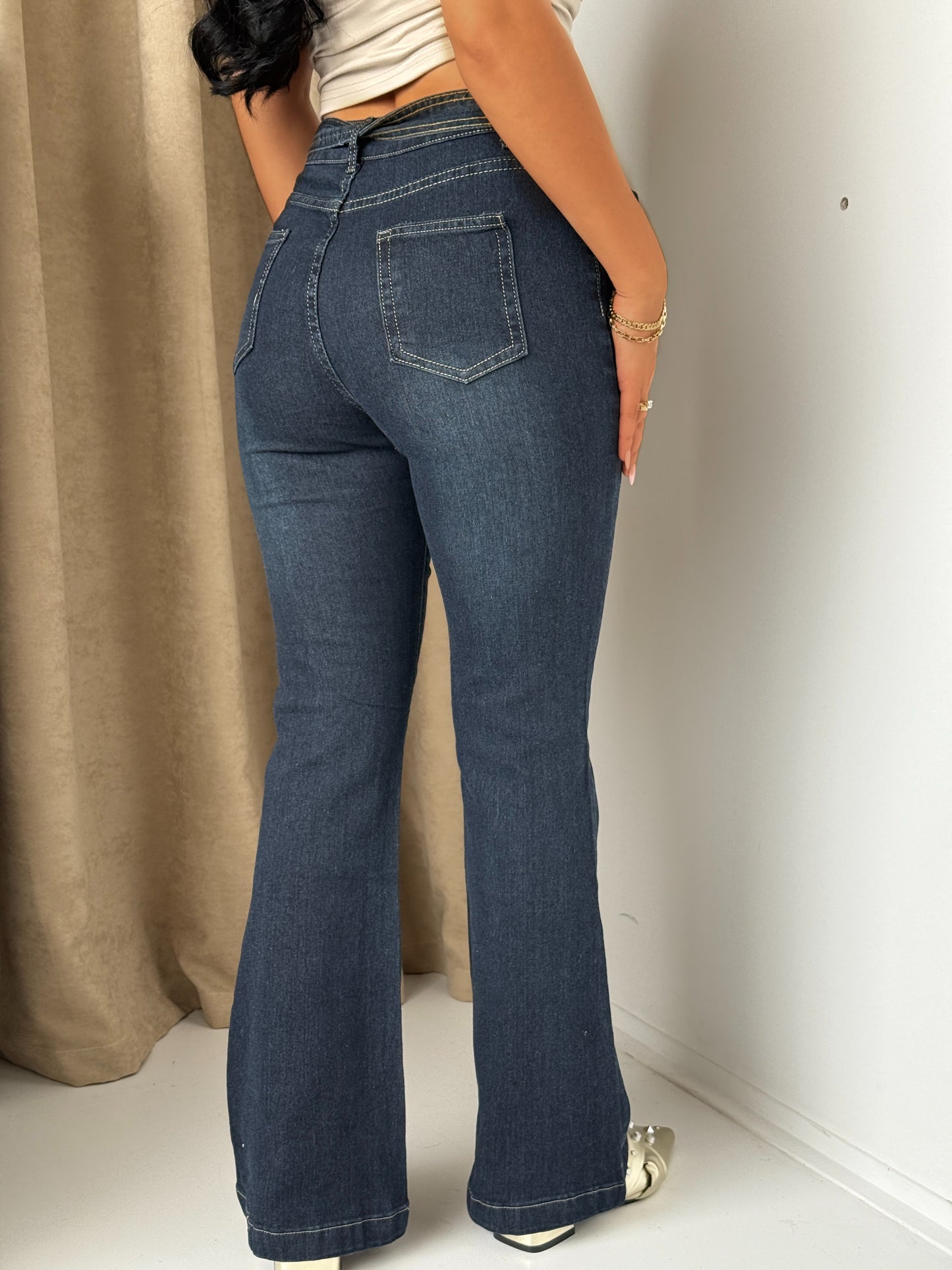 Dark denim flare jeans – your perfect everyday statement!