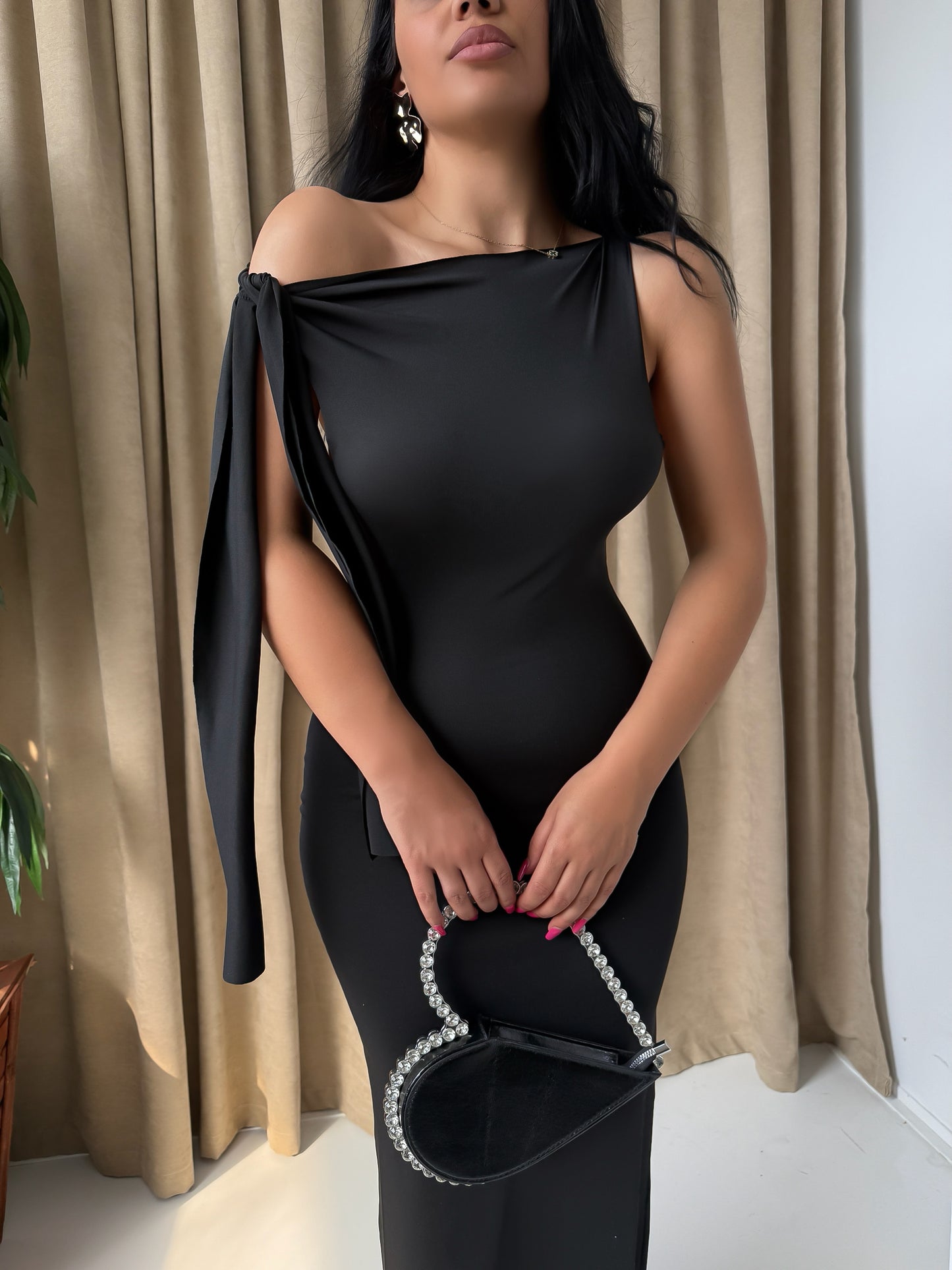 Black Off-Shoulder Elegant Dress – Feminine & Refined