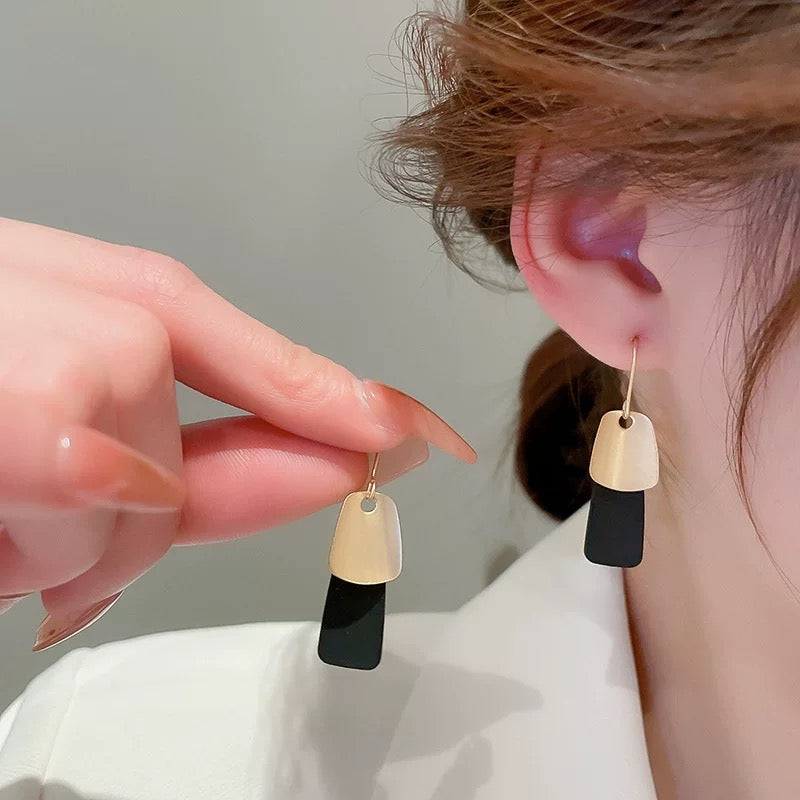 Black &   Gold-Plated Scale
Drop Earring