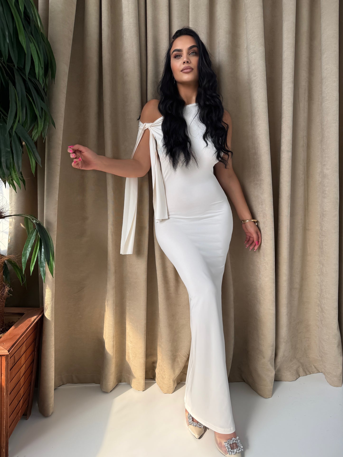 White Off-Shoulder Elegant Dress – Feminine & Refined