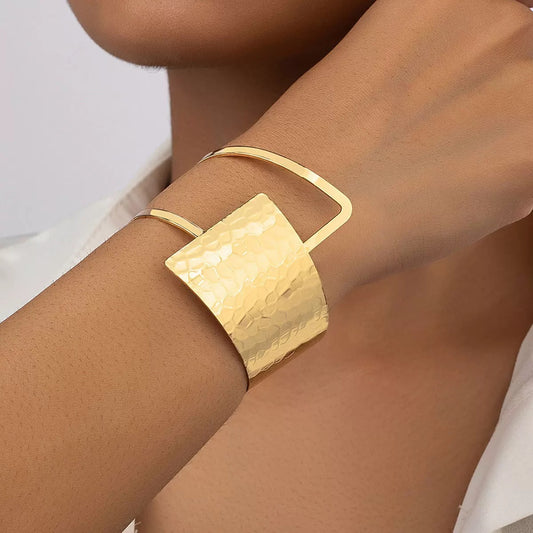 Elegant Gold  Bracelet
