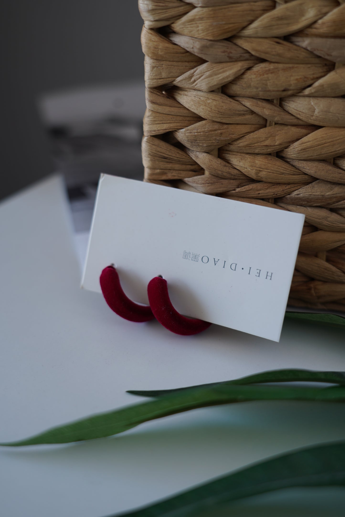 Elegant velvet earrings in deep red,