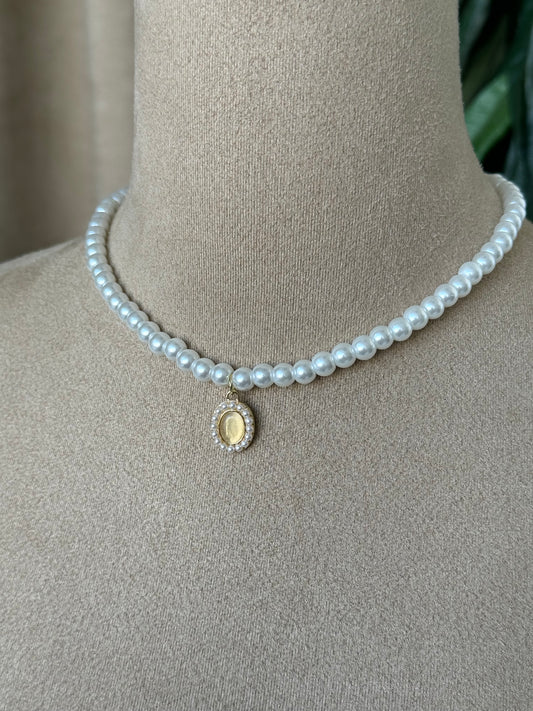 Elegant Pearl Necklace with Gold  Pendant – A Touch of Grace